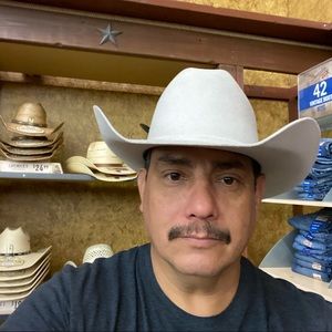 Meet your Posher, Alejandro